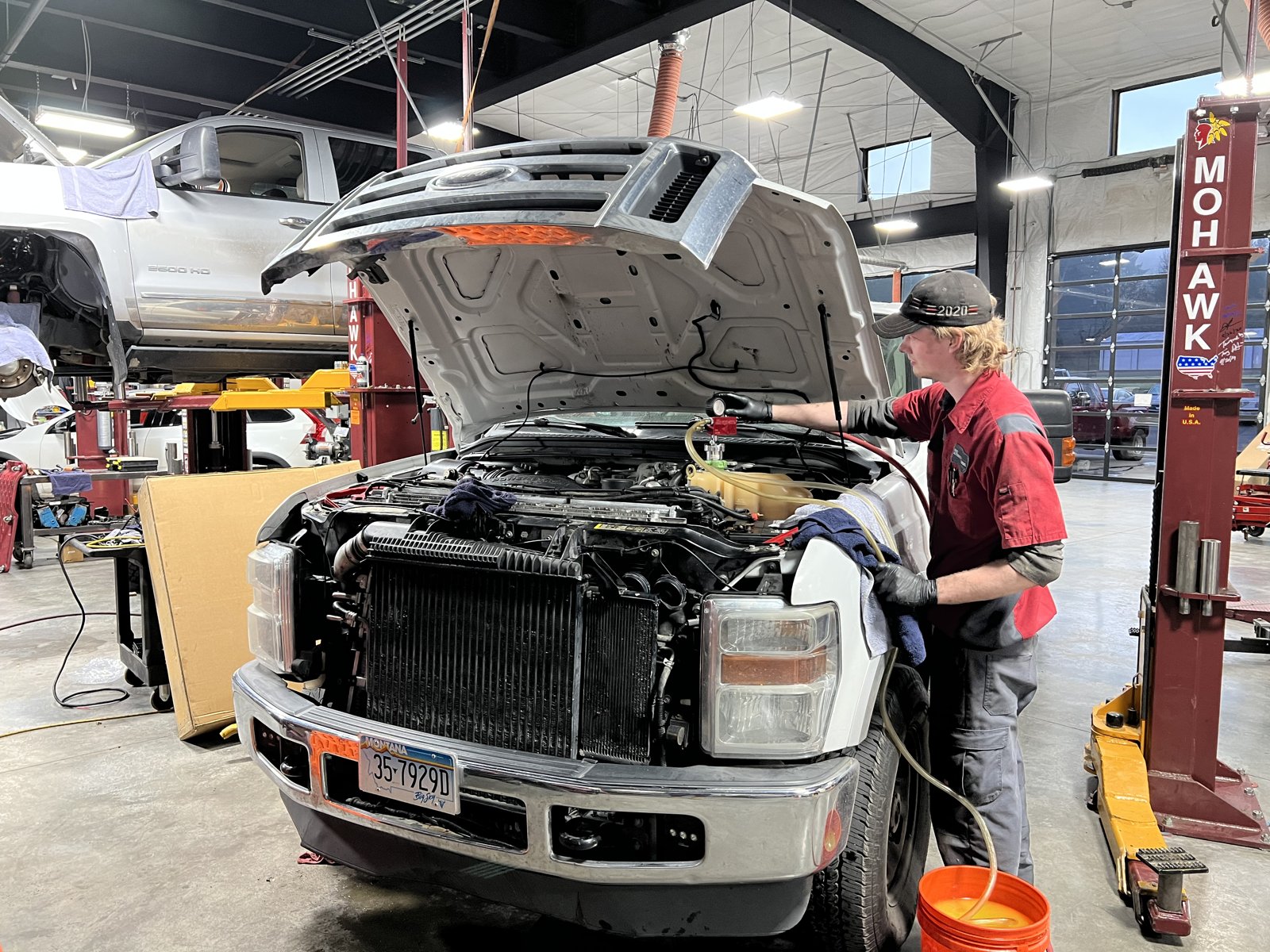 Pro Auto shop bay